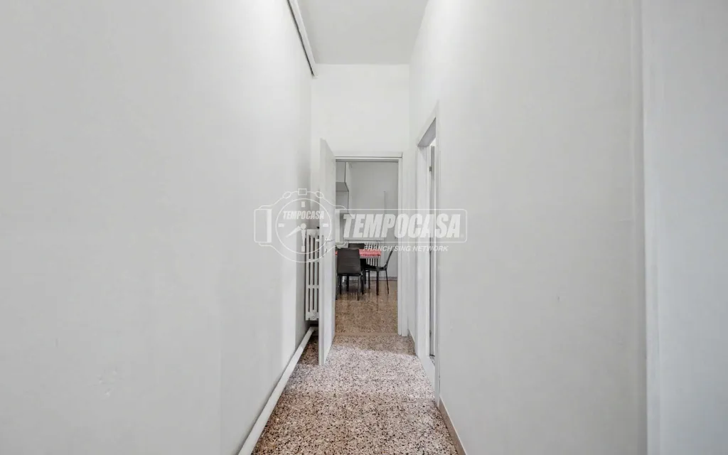 Entrée - Central Trilocale with Balcony in Faenza