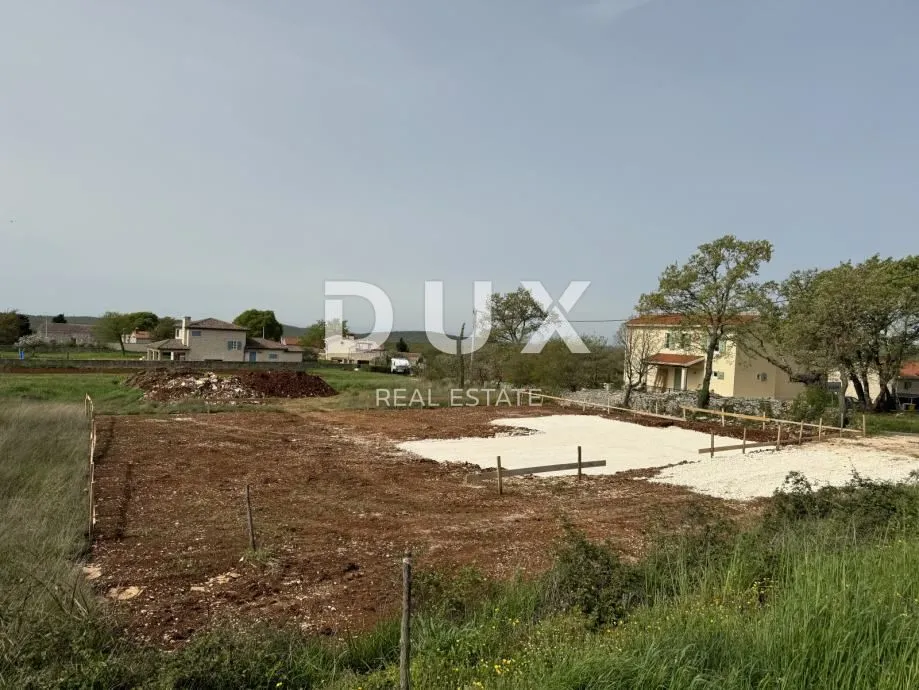Jardin - Plot with Permission in Svetvinčenat, Istra