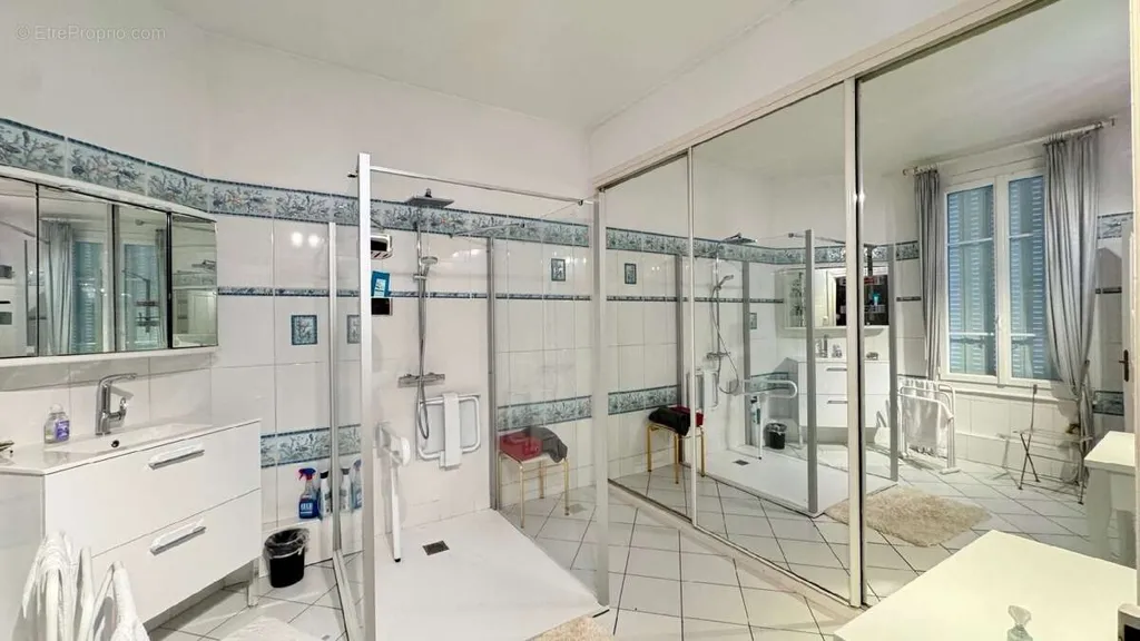 Salles de bain - Maison de Charme avec Jardin à Vichy