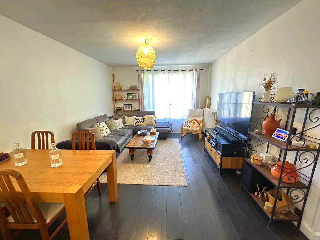Soggiorno - 4-Piece Apartment with RER C Access in Étampes