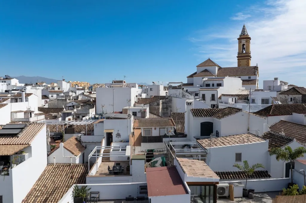 Välivaade - Townhouse with Terraces in Estepona Centre