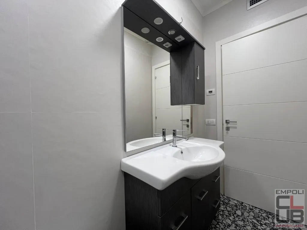 Vannitoad - Privately Leased Apartment with Terrace in Empoli