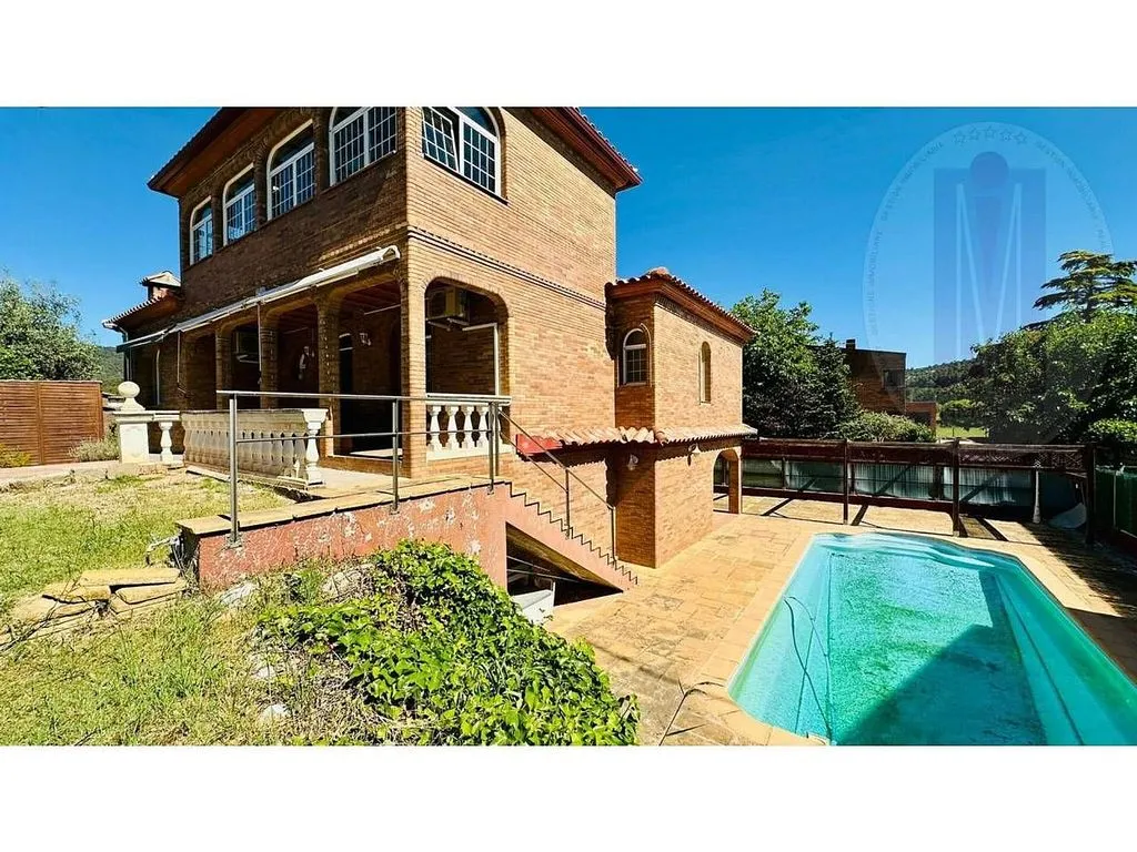 Piscina - Rustic House with Pool and Terrace in Begues