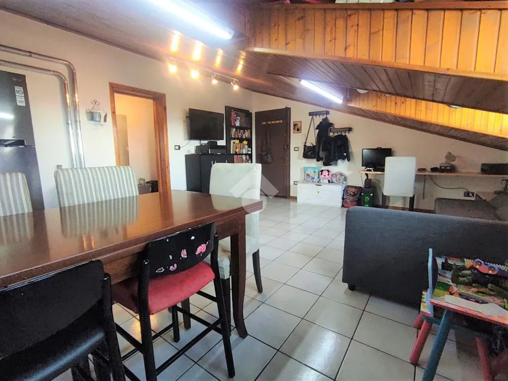 Sala da pranzo - Mansard Trilocale with Balcony in Serramazzoni