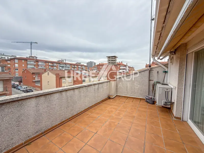 Rõdu - Detached Corner House with Multiple Terraces in Martorell