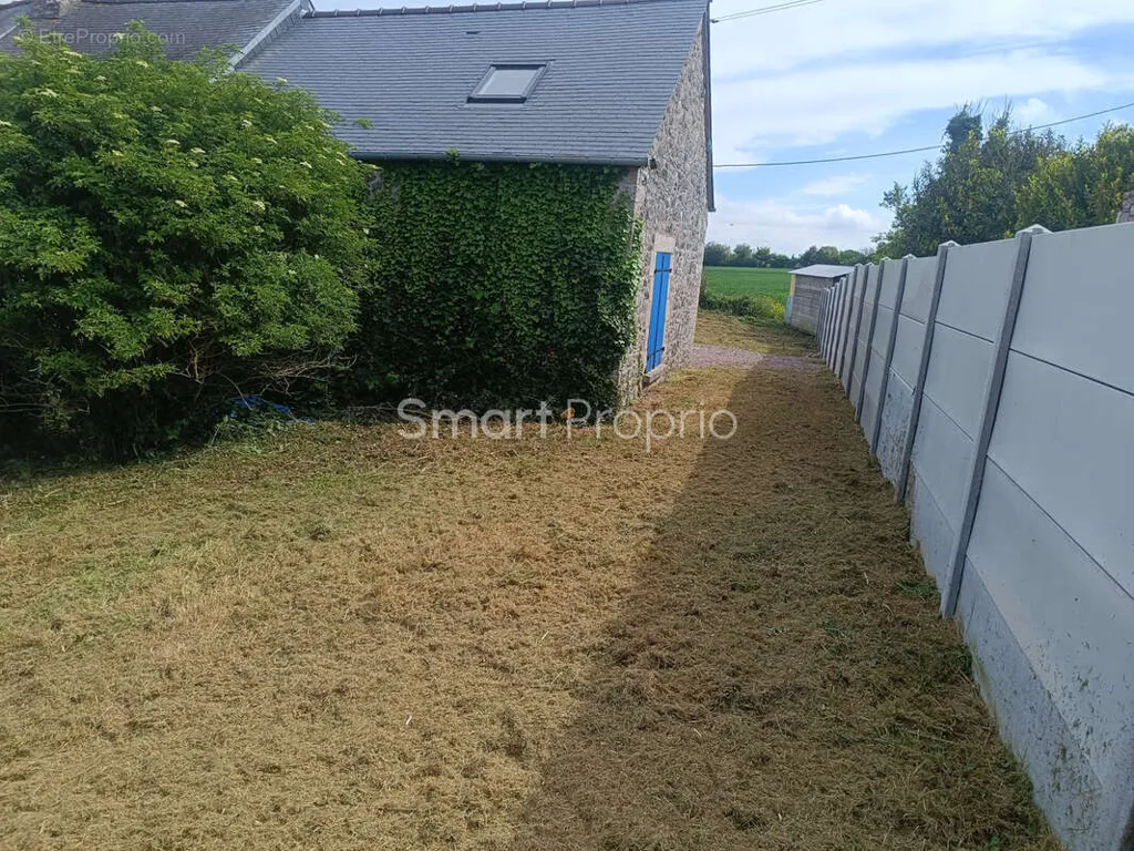 Giardino - Longère with Dependencies in Rural Setting