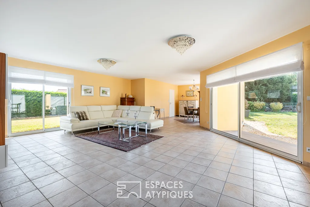 Séjour - Maison Familiale avec Piscine à Villette-d’Anthon