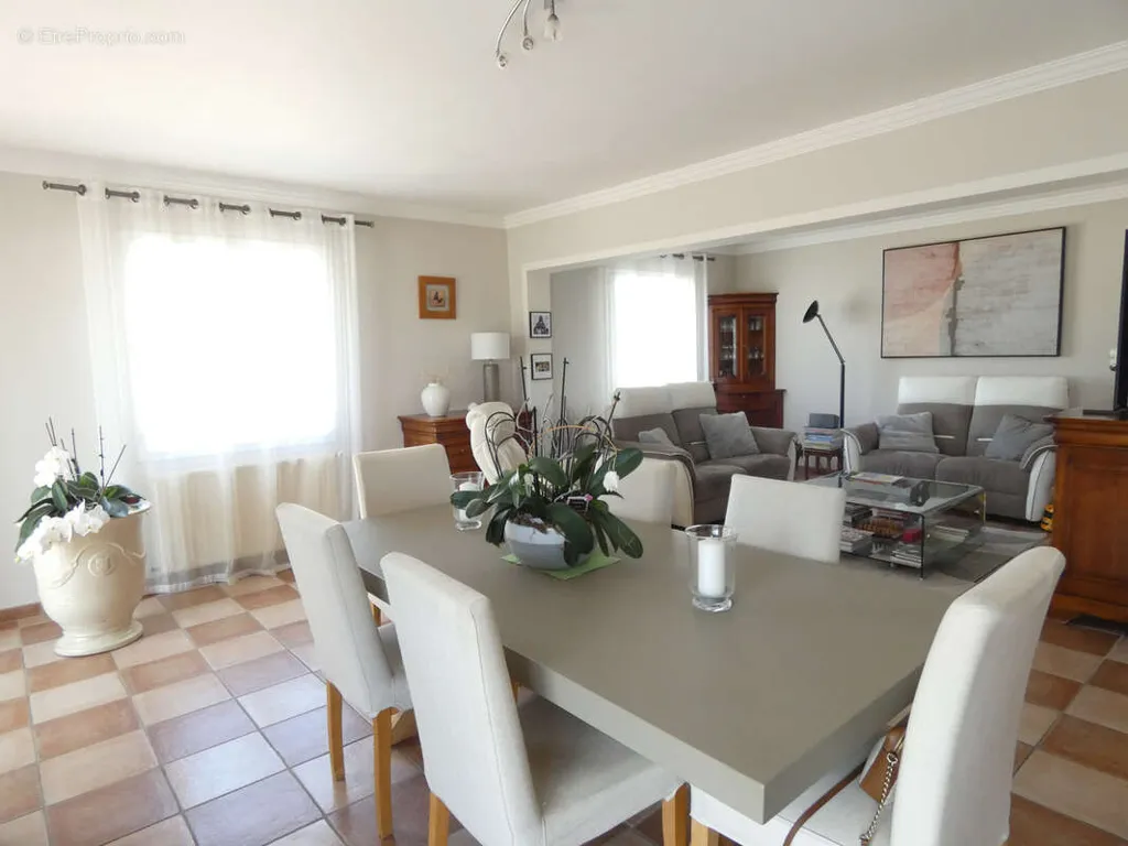 Söögituba - Renovated House with Pool in Saint Chaptes