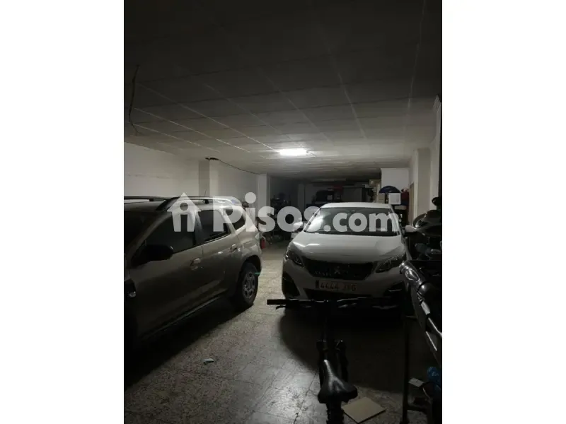 Garaaž - Flat with Commercial Space in Los Angeles, Lorca