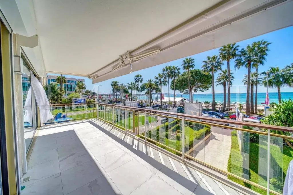 Balcon - Appartement Luxe avec Vue Mer à Cannes