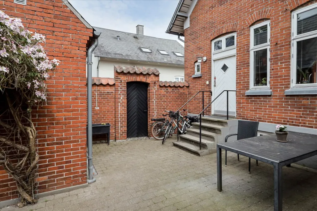 Aed - 1917 Villa with Garden in Svendborg