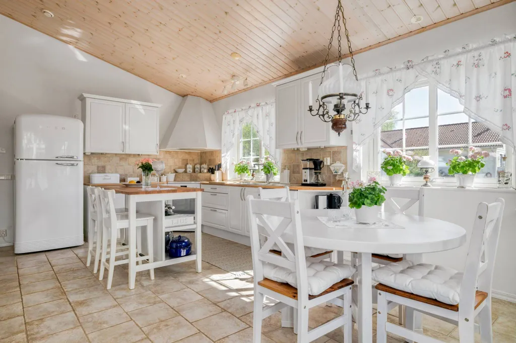 Cuisine - 1-Plan Villa with Mälaren View in Sundsvik