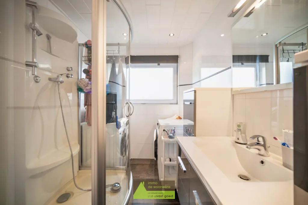 Salles de bain - Appartement avec Garage Optionnel à Mariakerke, Oostende