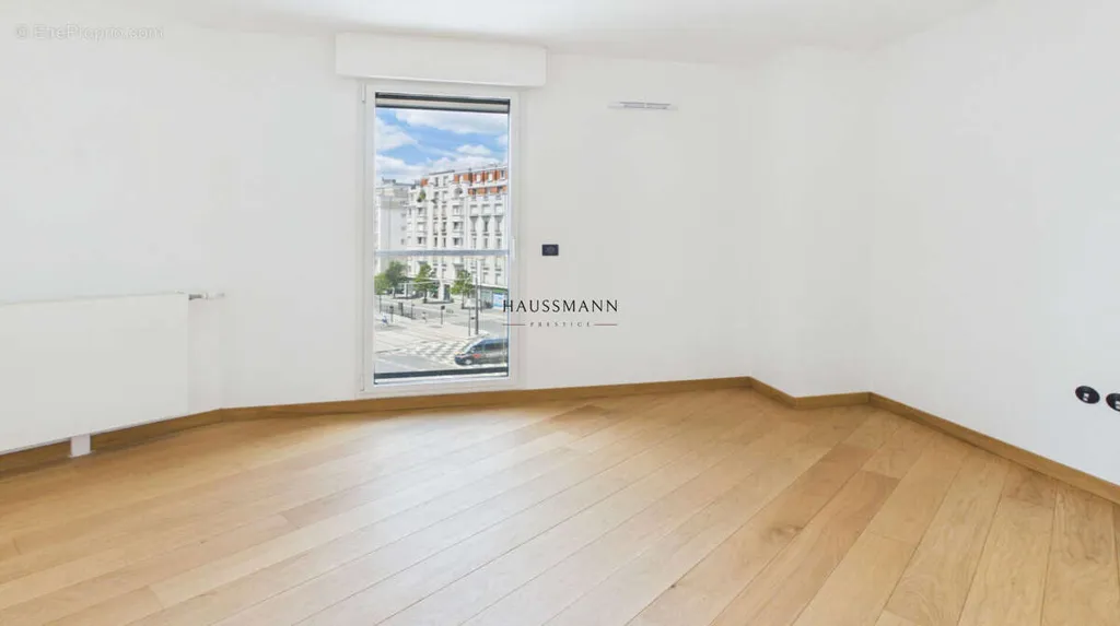 Stanze - Apartment with Loggia in Paris XVII