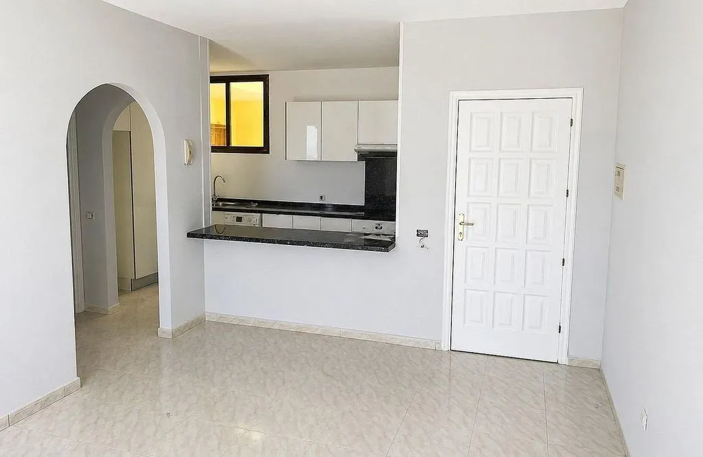 Kitchen - 1-Bed Flat with Terrace in Buzanda