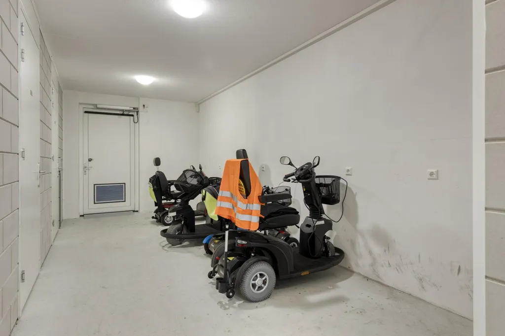 Esik - Ground Floor Apartment with Terrace in Goes