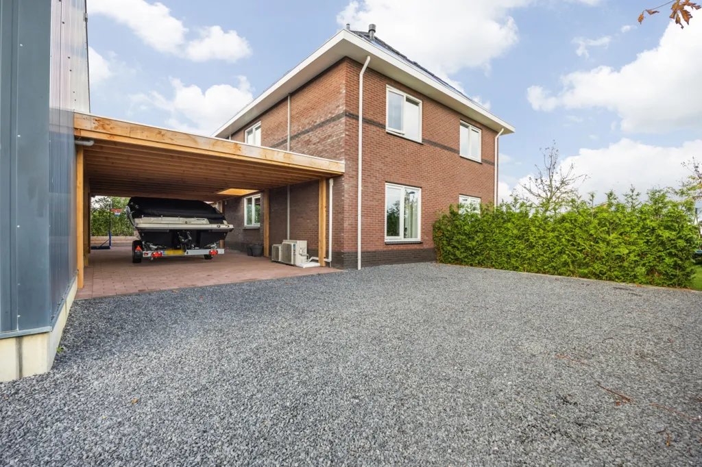 Välivaade - Detached House with Business Hall in Breda