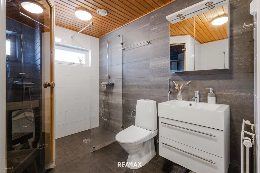 Bathrooms - Modern Apartment with West-Facing Terrace in Länsi-Pasila