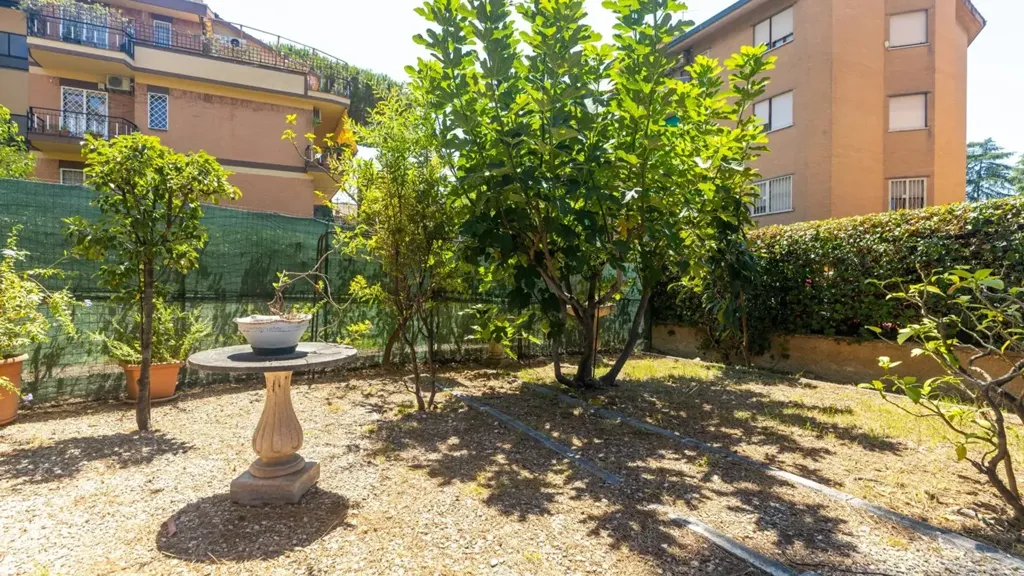 Aed - Three-Bedroom Apartment with Garden in Garbatella, Rome