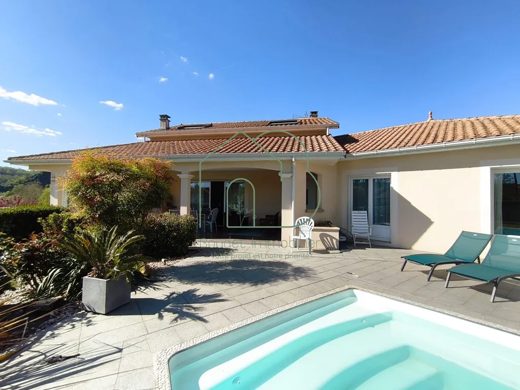 Piscine - Maison Contemporaine avec Piscine à Flagnac