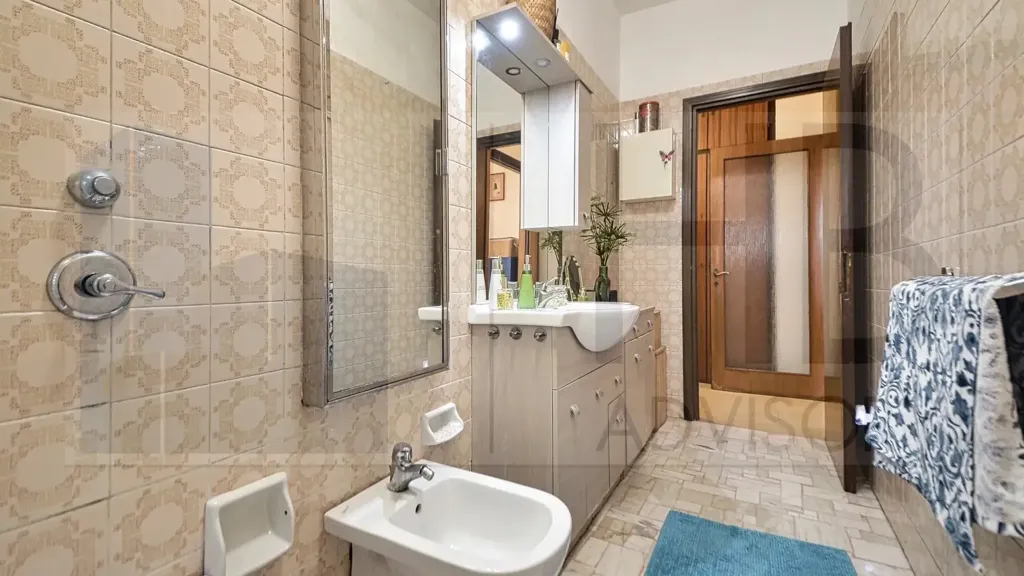 Salles de bain - Spacious Trilocale with Balcony in Milan