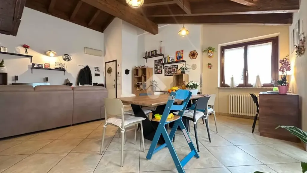 Salle à manger - Attico with Balcony in Crespiatica