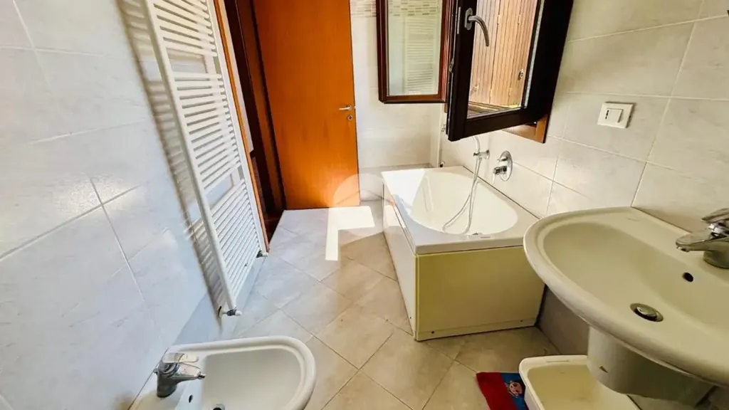 Salles de bain - Three-Bedroom Apartment with Terraces in Monza