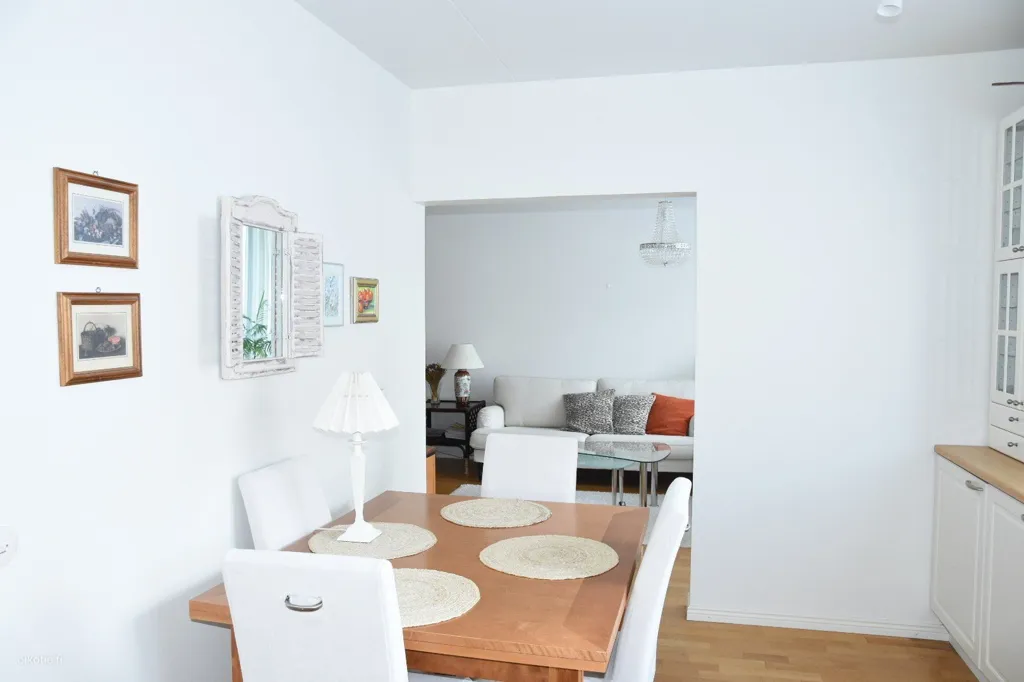 Salle à manger - Bright Apartment with Glazed Balcony in Espoo