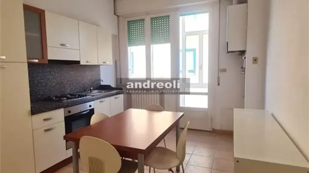 Cucina - Appartamento parzialmente ristrutturato con balcone a Jesi