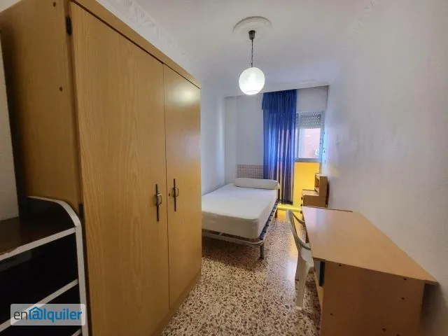 Chambres - Student Flat with Balcony in Almeria