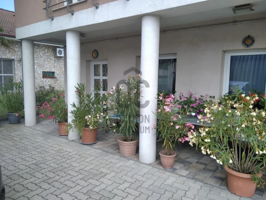 Terrass - Multi-Generational House with Workshop in Székesfehérvár