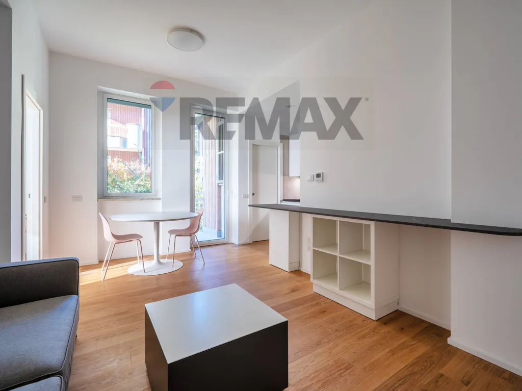 Soggiorno - Spacious 2-Bedroom Apartment in Maggiolina, Milan