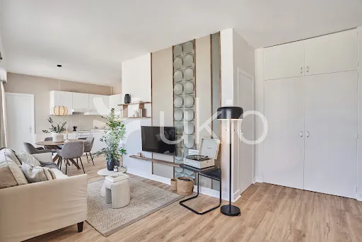 Living Room - Luxury Apartment with Central Heating in Paris 5th