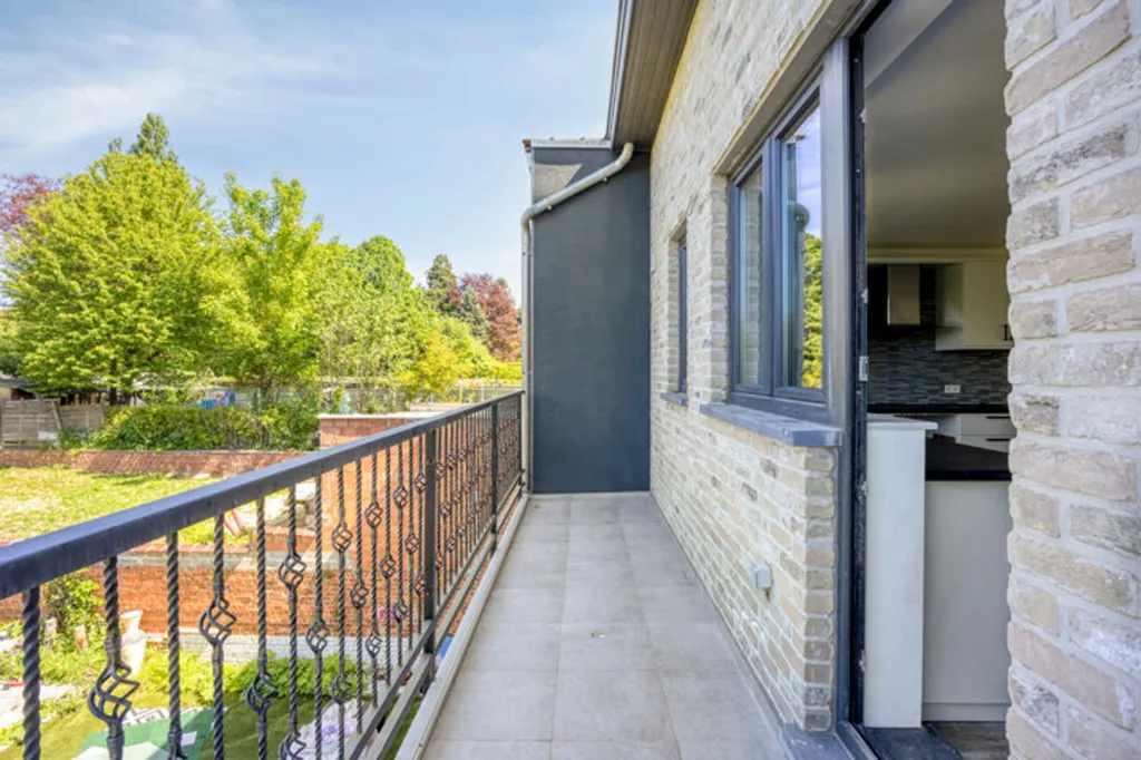 Balcon - Nouveau Triplex avec Terrasse et Jardin à Wemmel
