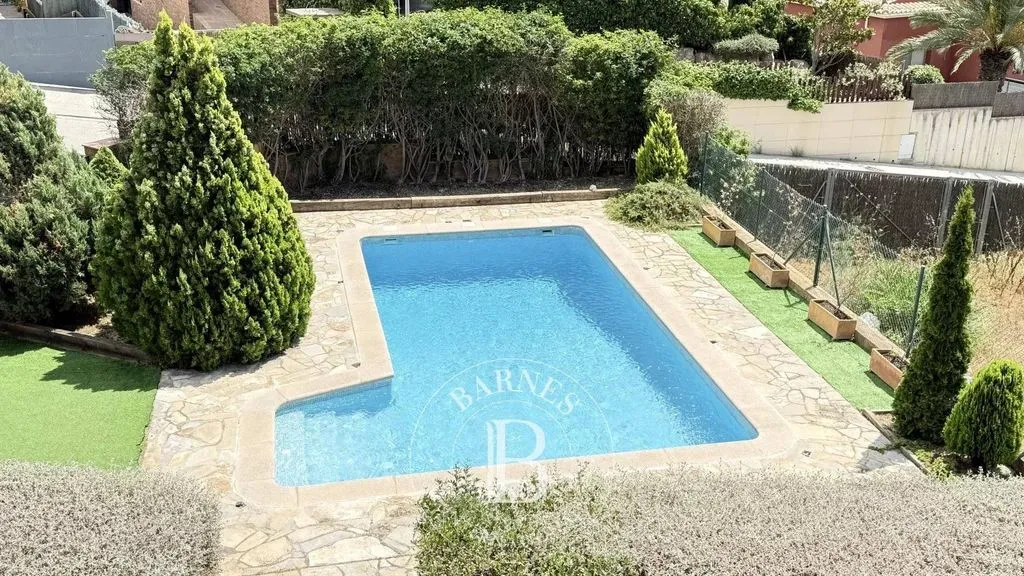 Piscine - Luxury Sea-View House in Argentona