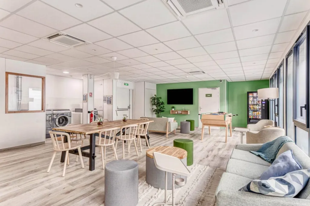 Living Room - 16m² Studio with High-Speed Internet in Student Residence