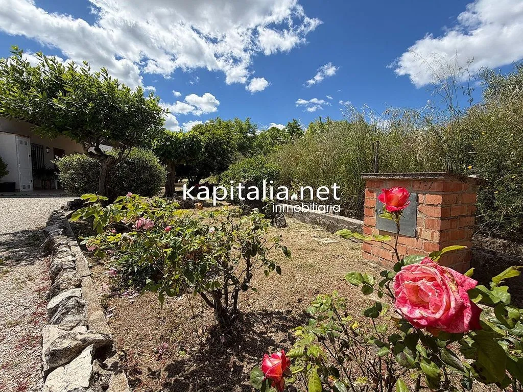 Aed - Chalet with Garden and Garage in Ontinyent