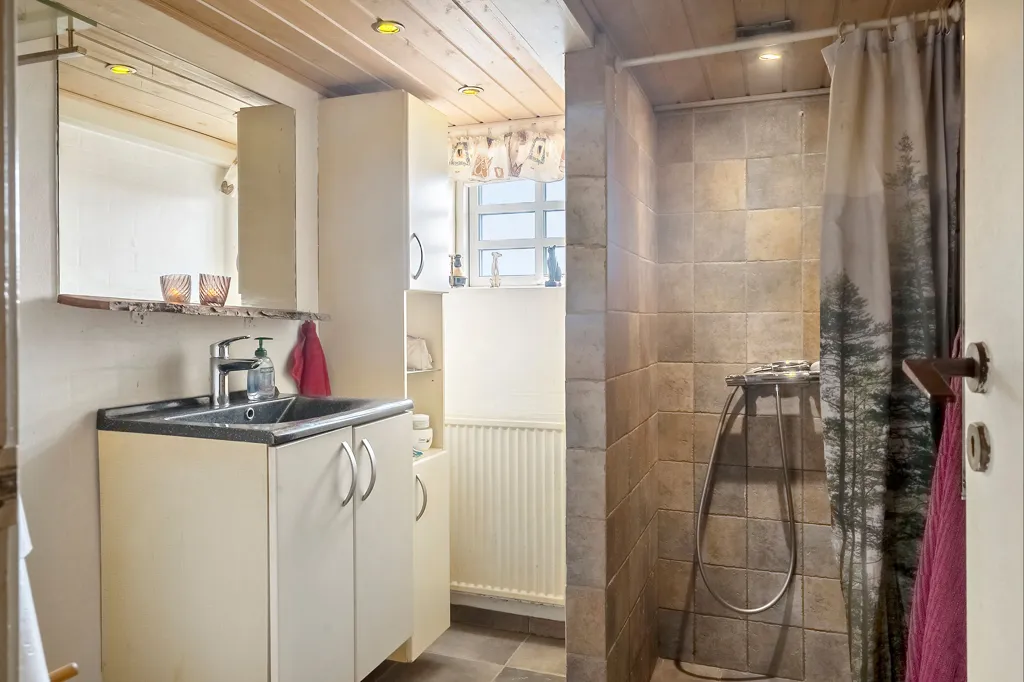 Salles de bain - Maison 5 pièces à Bøvlingbjerg