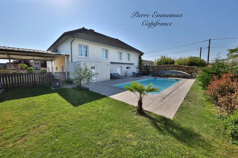 Piscine - Villa Contemporaine avec Piscine à Saint-Ambreuil