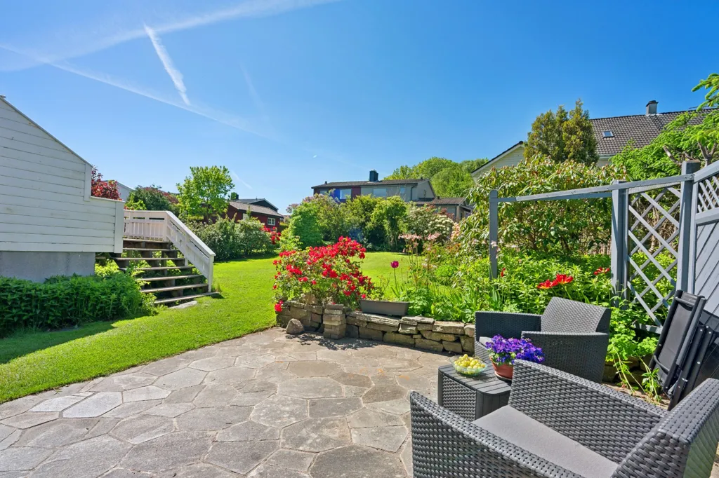 Jardin - Three-Storey Townhouse with Sea View in Sola