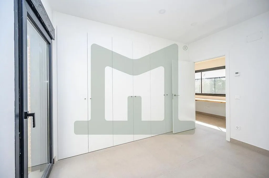 Esik - Modern Detached House with Pool in Griñón