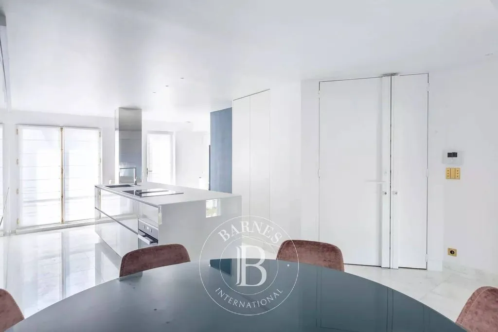 Dining Room - Luxury Duplex with East-West View in Paris 7th