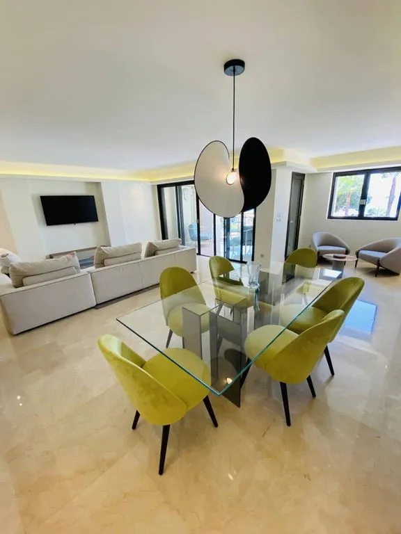 Salle à manger - Appartement Luxueux avec Vue Mer à Cannes
