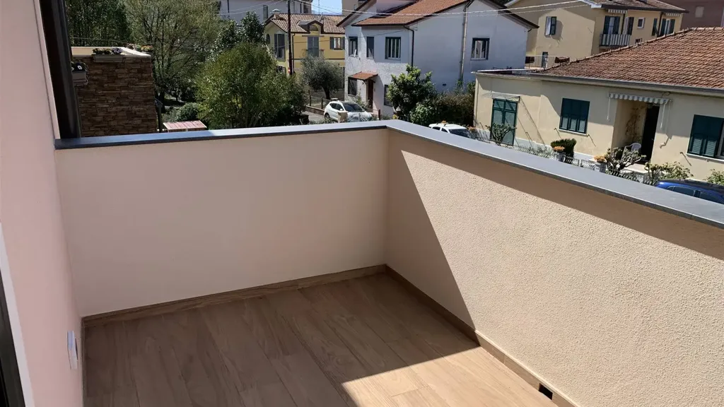 Rõdu - Newly Built Apartment with Terrace in Sarzana