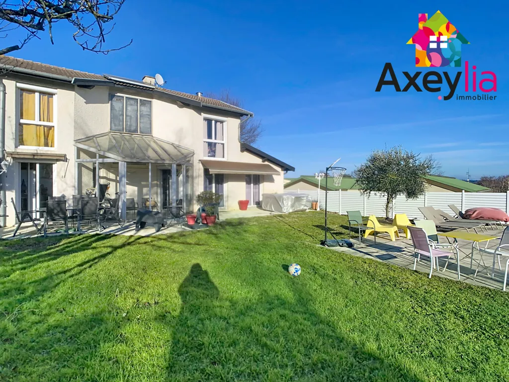 Aed - House with Pool in Villerest