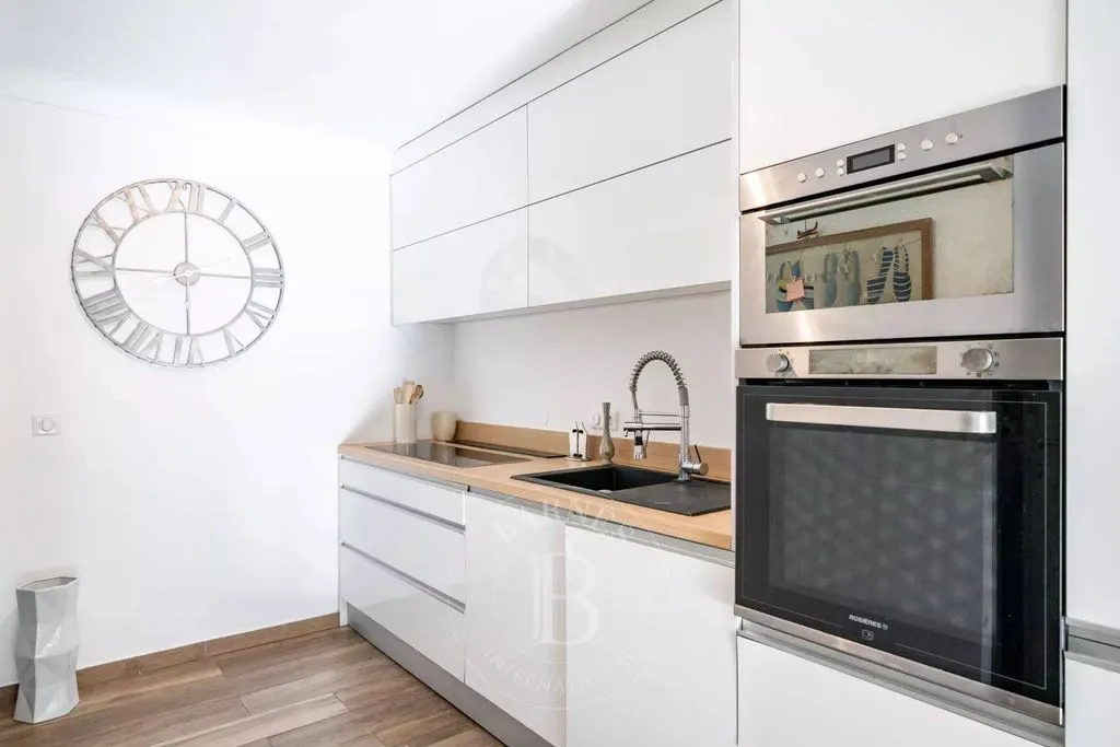Cuisine - Villa Luxueuse avec Piscine à Cannes