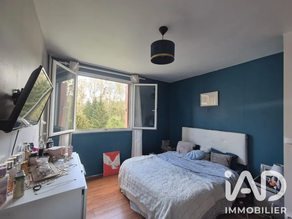 Chambres - Appartement avec Balcon dans Résidence Fermée à Brou-sur-Chantereine