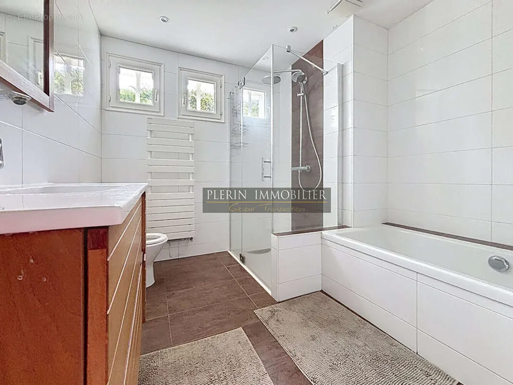 Salles de bain - Maison Vue Dégagée avec Jardin à Cesson