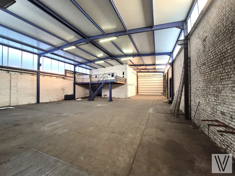 Garage - Magasin Central à Izegem avec Appartement