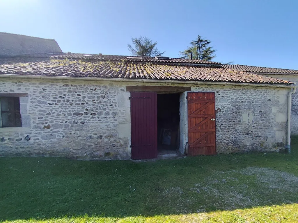 Extérieur - Maison Charentaise avec Jardin dans un Cadre Calme